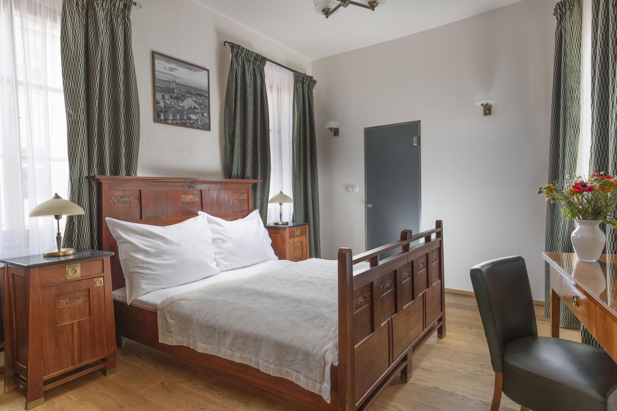 Hotel At The Green Grape Prag Eksteriør billede