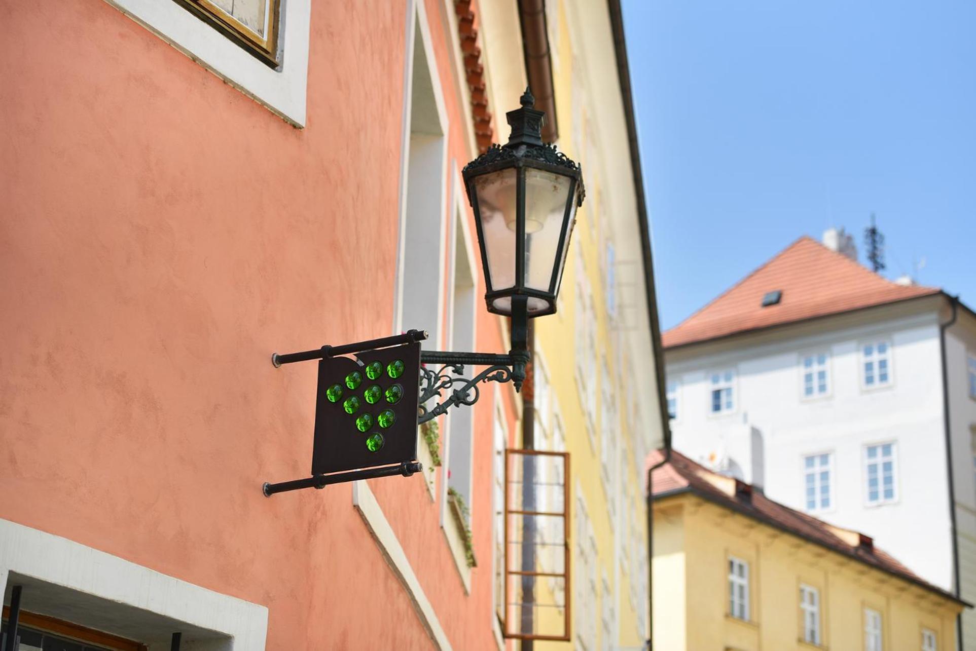 Hotel At The Green Grape Prag Eksteriør billede